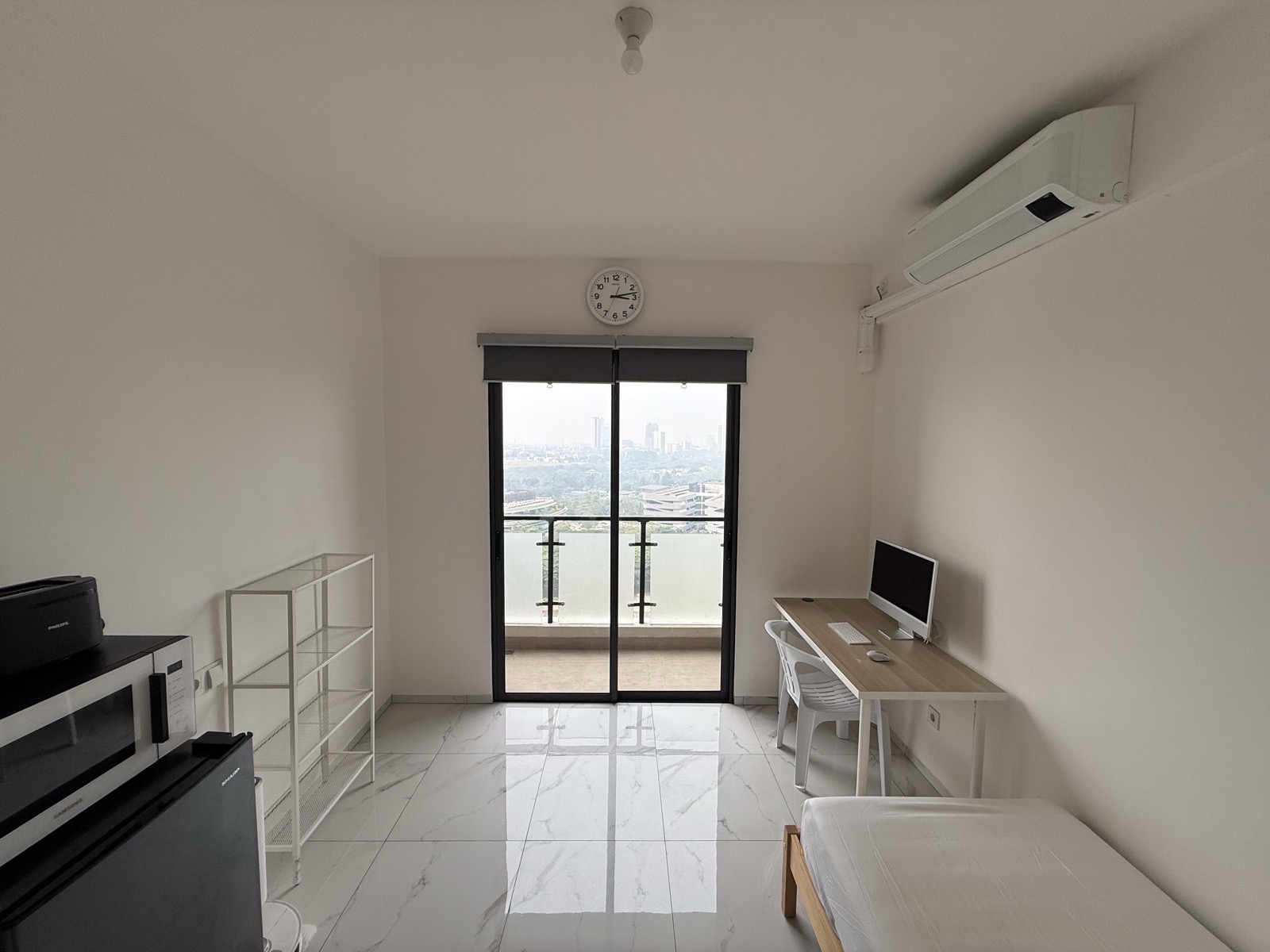 Ruang utama studio 24,43 m² di SkyHouse BSD Kensington Tower, lantai 21