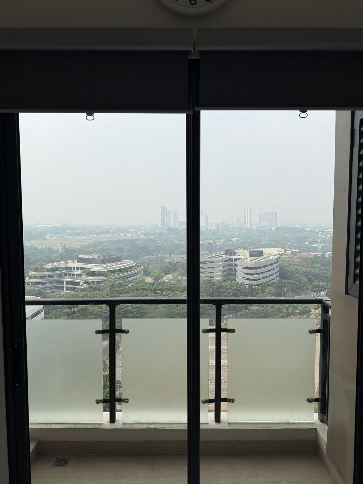 View Green Office Park dari balkon lantai 21 Tower Kensington